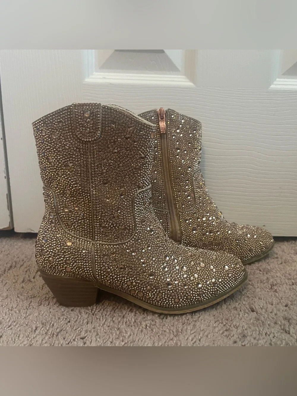 Badgley Mischka Girls size 1 Crystal-Embellished Ankle Boots in Rose Gold
